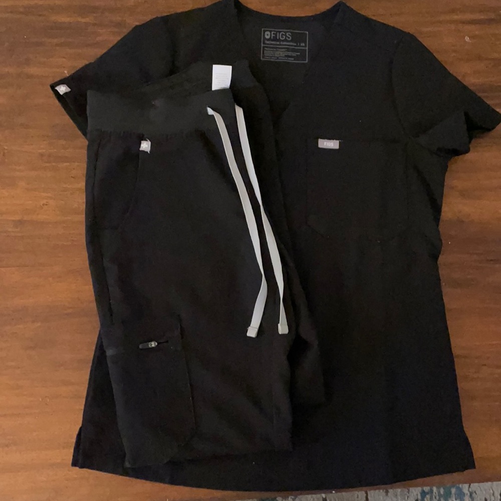 Black Figs Scrub Set